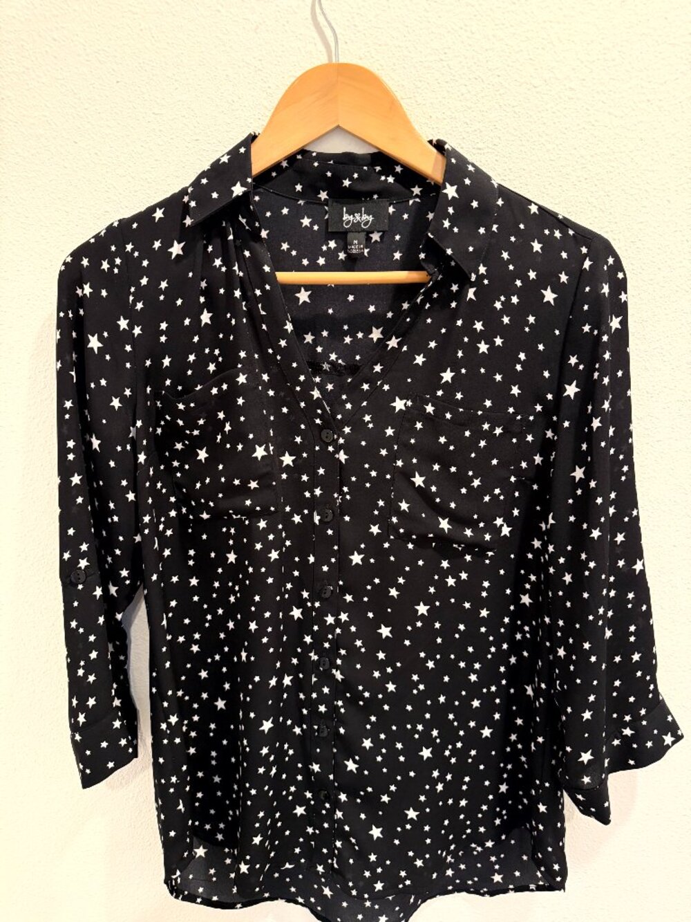 By & By Black & White Star Print Button-Front Blouse – Medium
